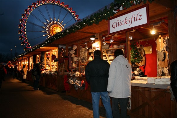 ᐅ Weihnachtsmarkt am Roten Rathaus Öffnungszeiten
