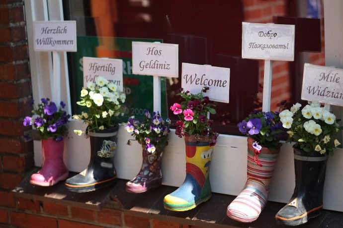 Kindergarten mit Willkommensschilder