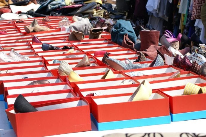 Schuhe auf dem Flohmarkt