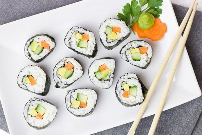 Sushi auf Teller